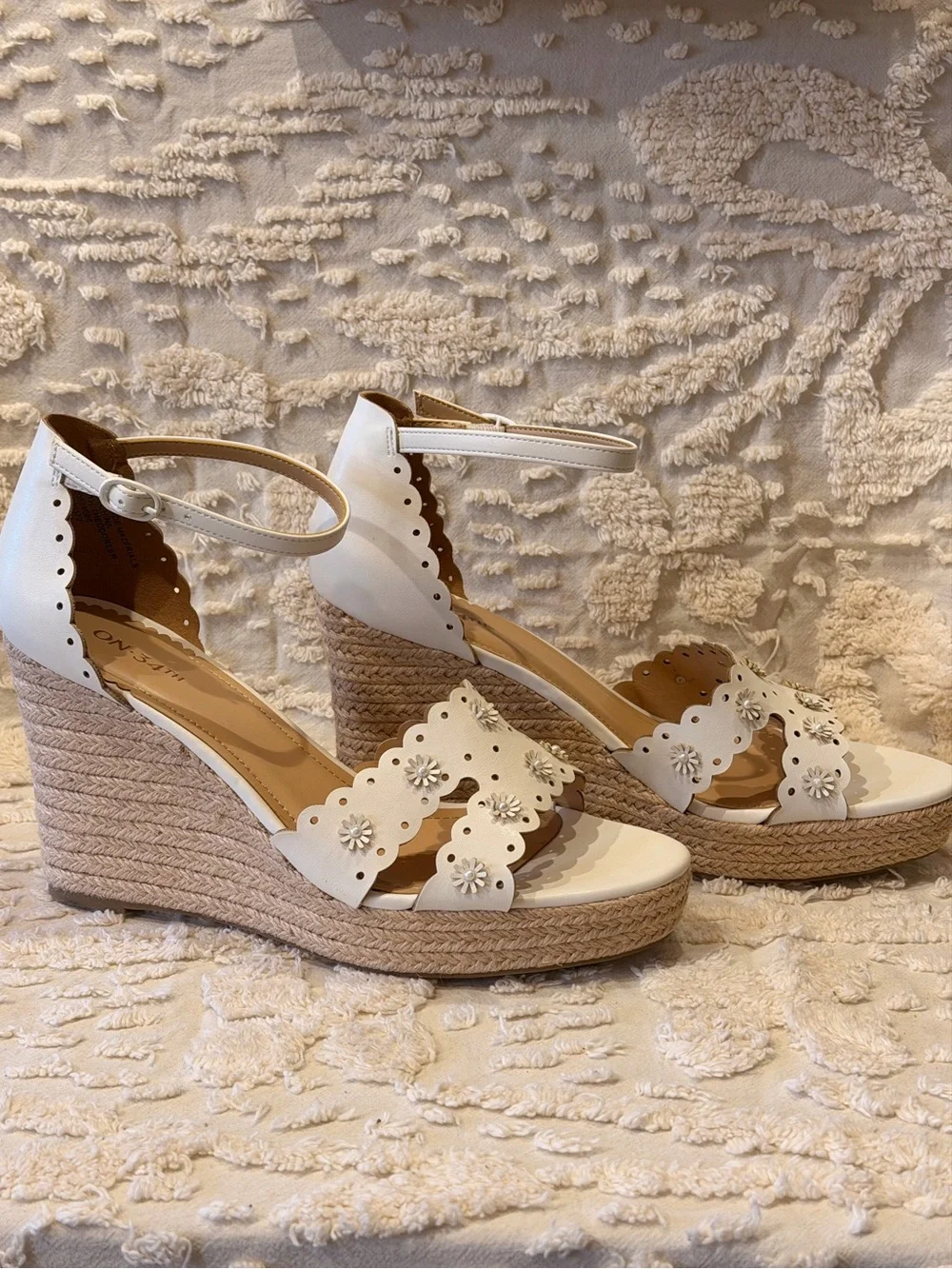 On 34th White Floral Scalloped Espadrille Wedge Sandals 675